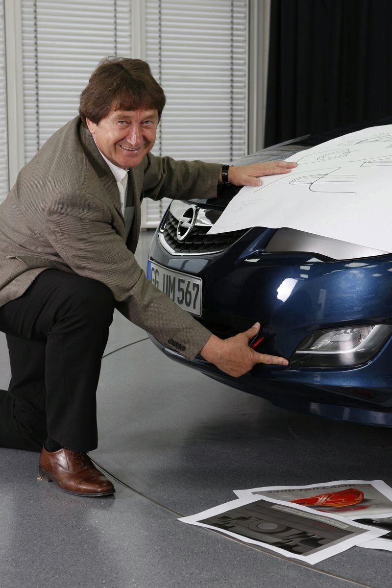 Illustration for article titled 2010 Opel Astra Gets "Full Lutz" Skirt-Lift